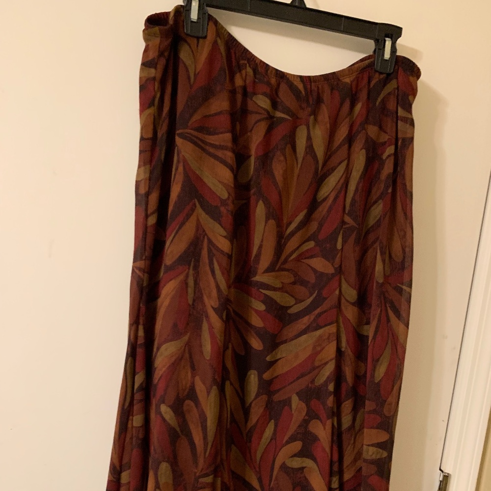 Ruby Road, Fall colors in this swingy skirt, elastic waist, Size 16